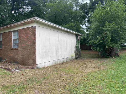 Tiny photo for 821 BRIANDAV Street, Tallahassee, FL 32305 (MLS # 390801)
