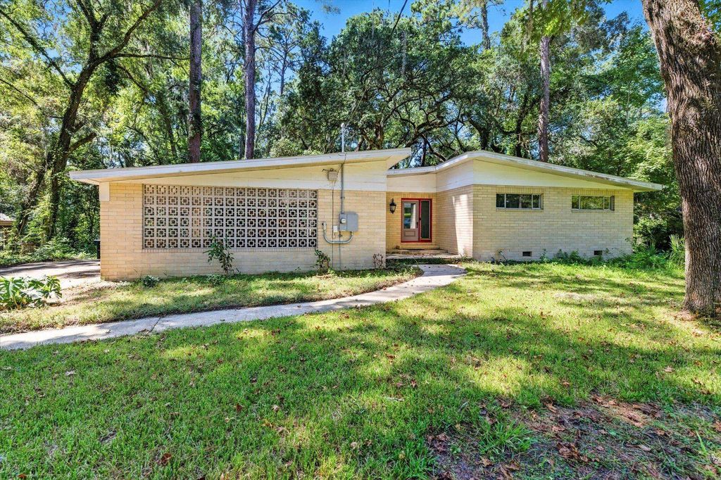 Photo of 2106 Great Oak Drive, Tallahassee, FL 32303 (MLS # 393776)