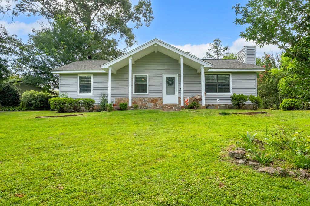 Photo of 47 Kings Court, Havana, FL 32333 (MLS # 402631)