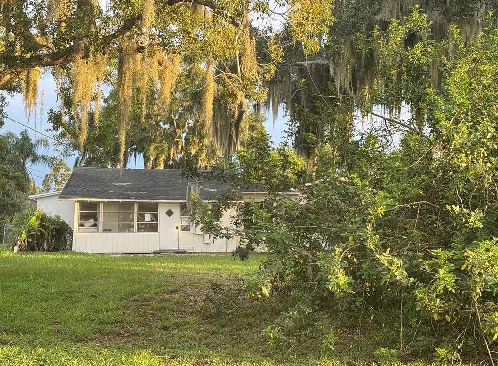 Photo of 110 S Winona Avenue, Other Florida, FL 33850 (MLS # 401995)