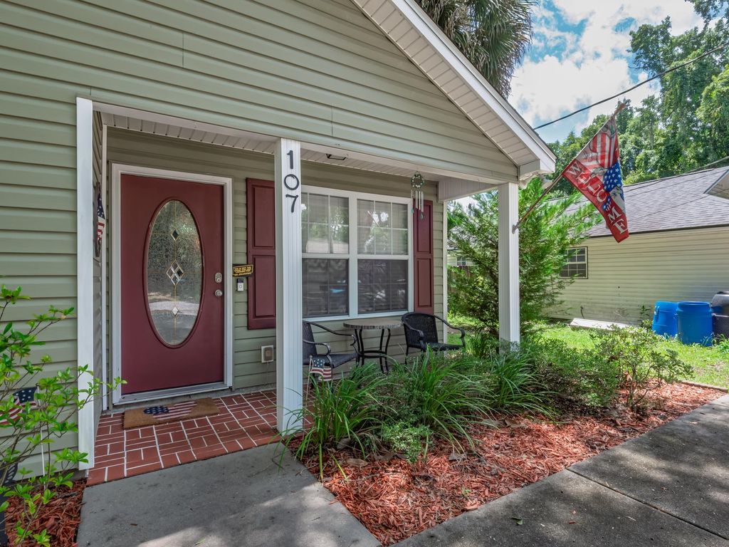 Photo of 107 Comanche Trail, Crawfordville, FL 32327 (MLS # 402478)