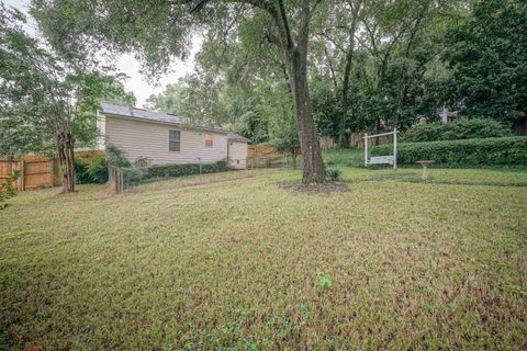 Tiny photo for 910 NW Alliegood Court, Tallahassee, FL 32303 (MLS # 393135)