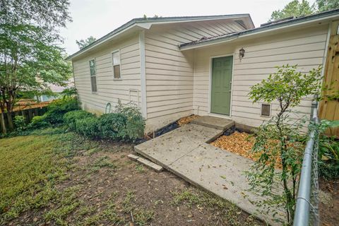 Tiny photo for 910 NW Alliegood Court, Tallahassee, FL 32303 (MLS # 393135)