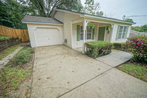 Tiny photo for 910 NW Alliegood Court, Tallahassee, FL 32303 (MLS # 393135)