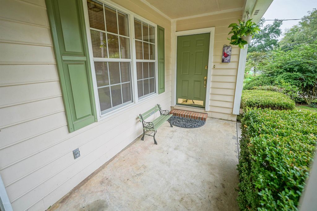 Photo of 910 NW Alliegood Court, Tallahassee, FL 32303 (MLS # 393135)