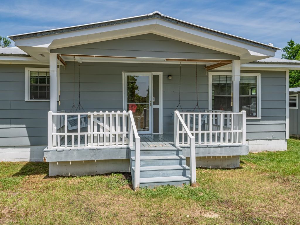 Photo of 2097 Sycamore Road, Quincy, FL 32351 (MLS # 398552)