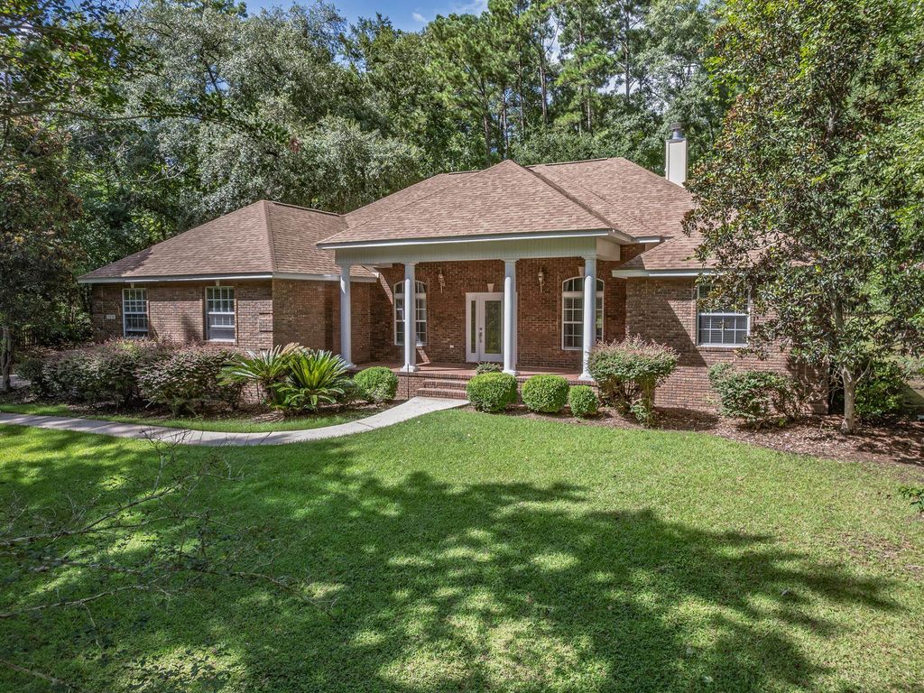 Photo of 3219 Horseshoe Trail, Tallahassee, FL 32312 (MLS # 388794)