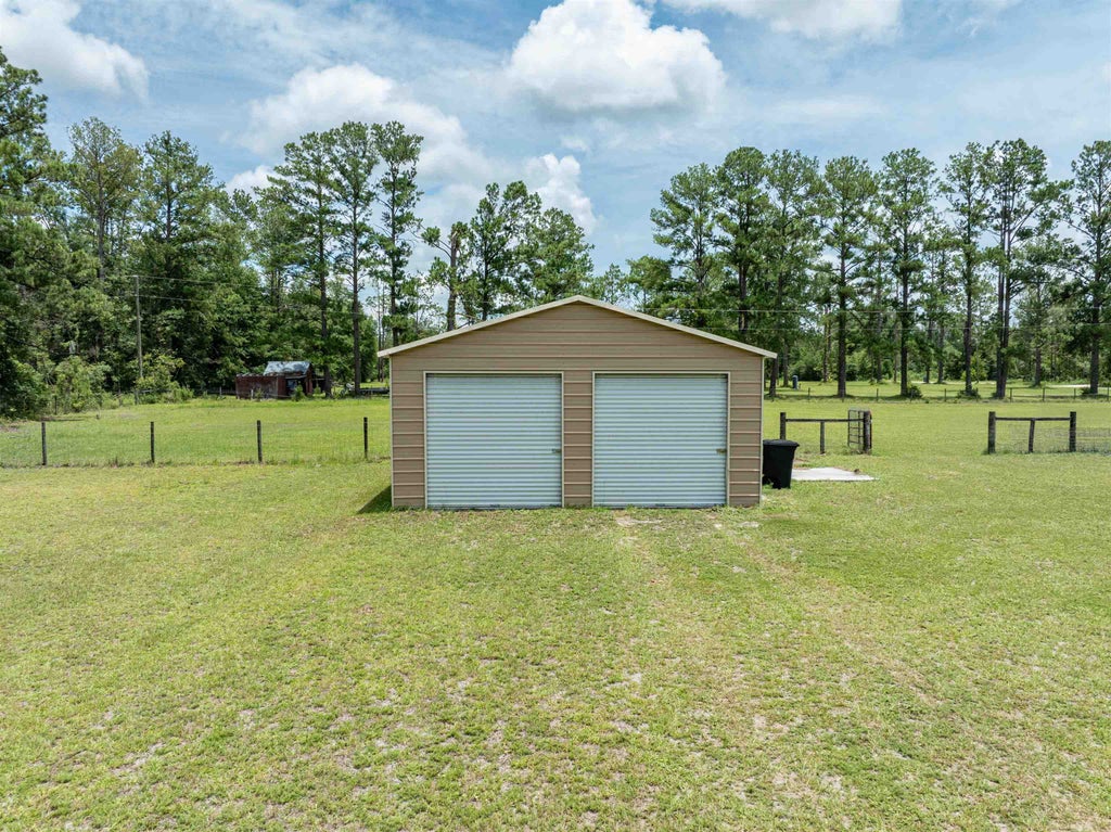 Photo of 405 SE Apache Avenue, Lee, FL 32059 (MLS # 402599)