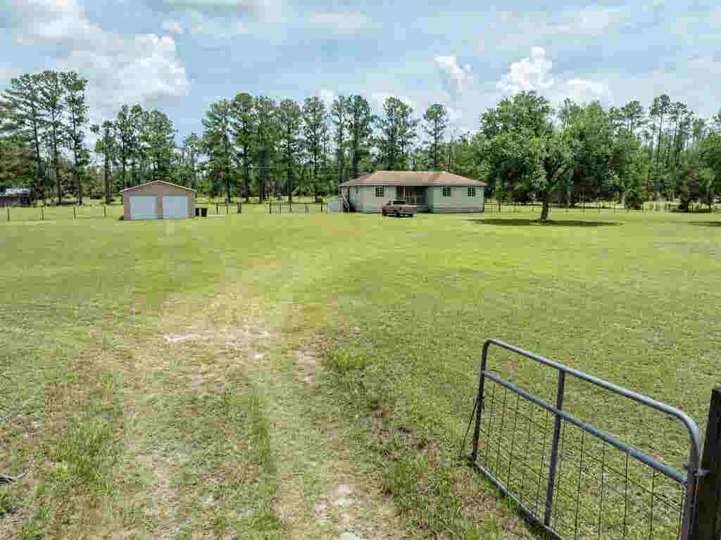 Photo of 405 SE Apache Avenue, Lee, FL 32059 (MLS # 402599)