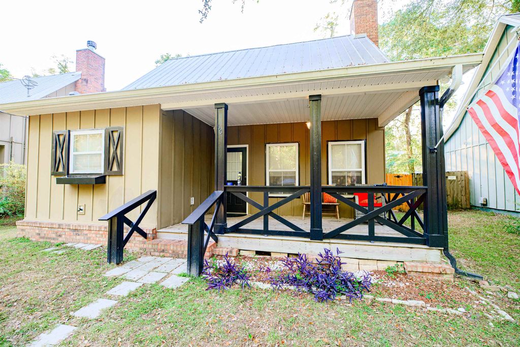 Photo of 60 John David Drive, Crawfordville, FL 32327 (MLS # 391483)