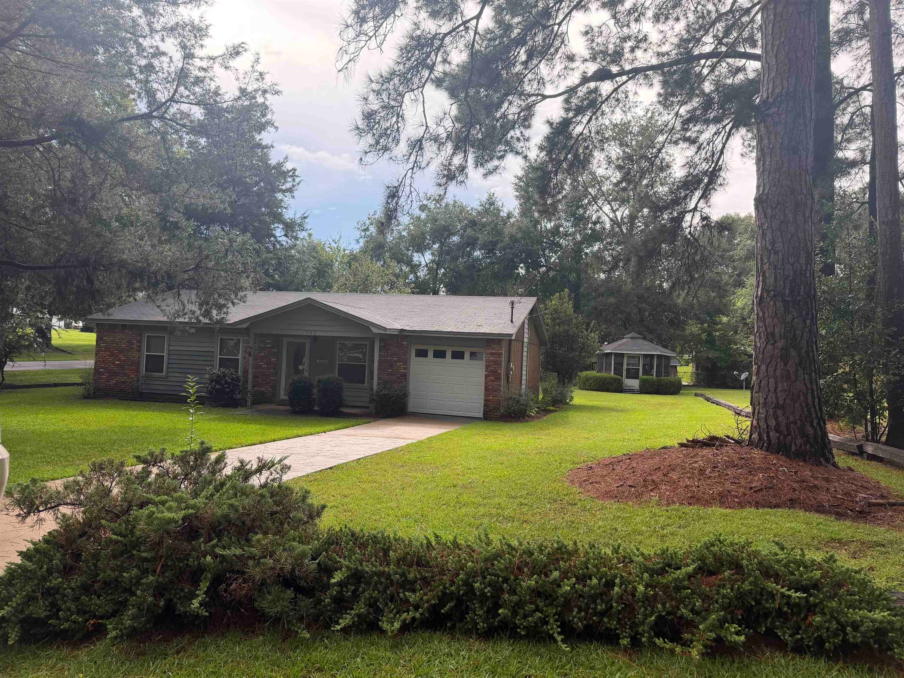 502 COUNTRY Lane