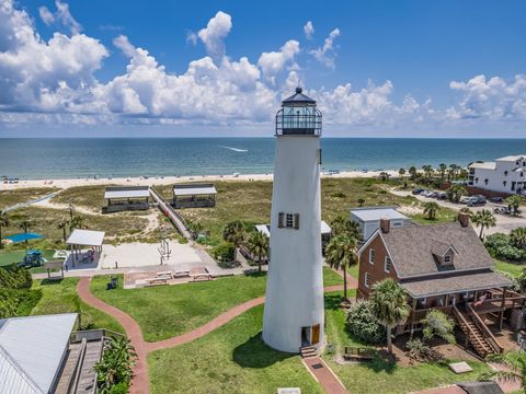 Tiny photo for 865 E Pine Avenue, St George Islan, FL 32328 (MLS # 398073)