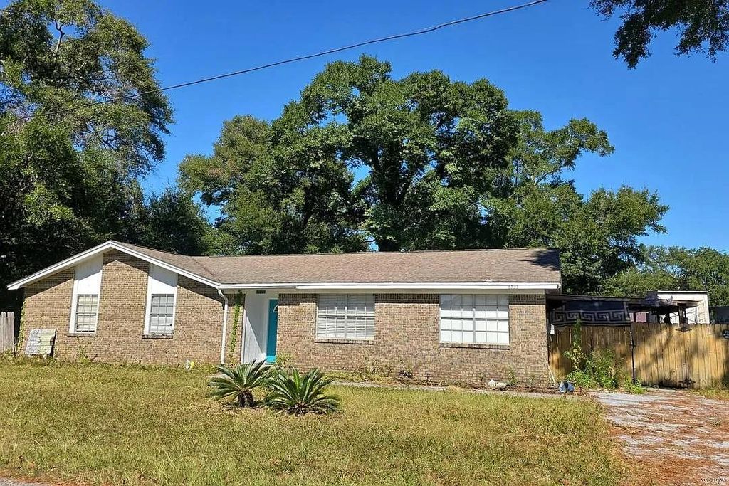 Photo of 6535 Kennington Circle, Other Florida, FL 32570 (MLS # 393558)