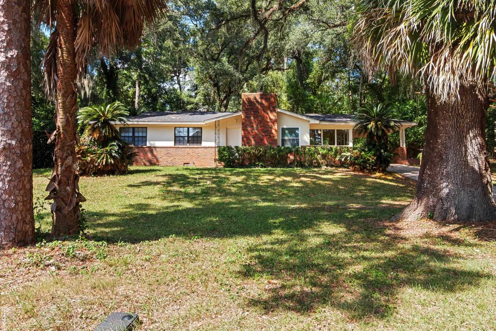 Photo of 1506 W Tharpe Street, Tallahassee, FL 32303 (MLS # 391171)