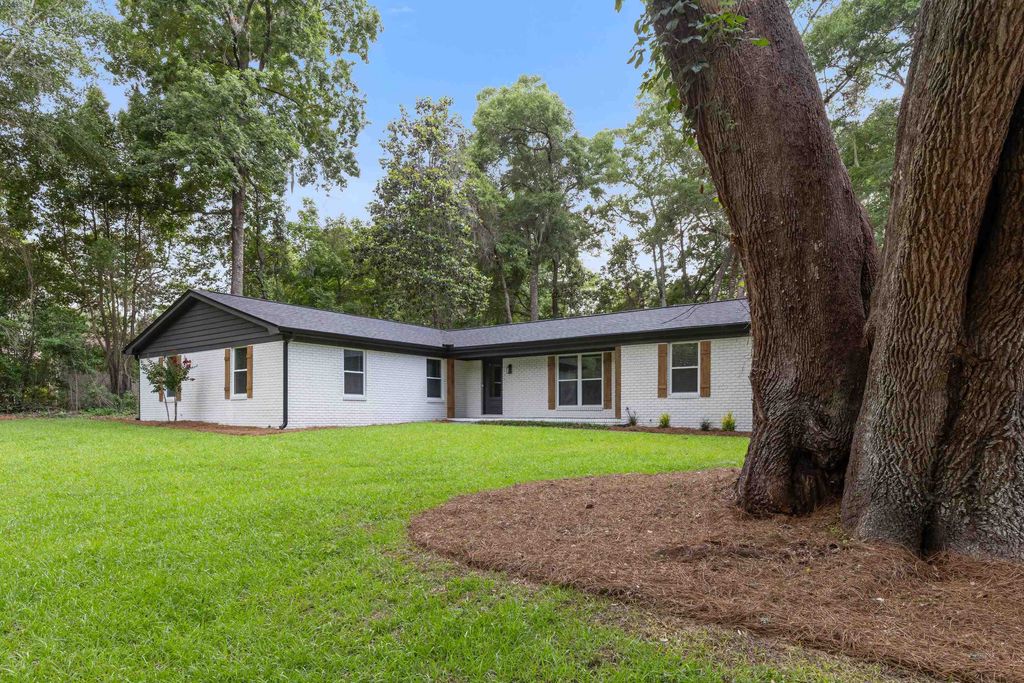 Photo of 2524 Limerick Drive, Tallahassee, FL 32309 (MLS # 400247)