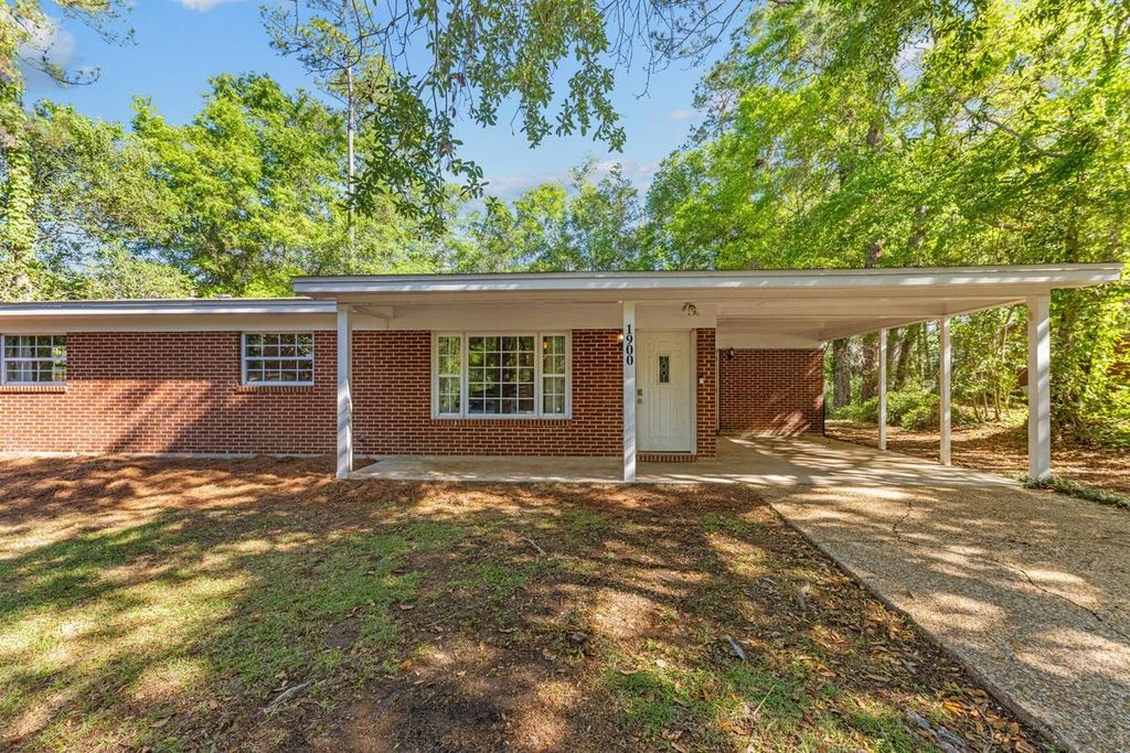 Photo of 1900 HONEYSUCKLE Drive, Tallahassee, FL 32304 (MLS # 398307)