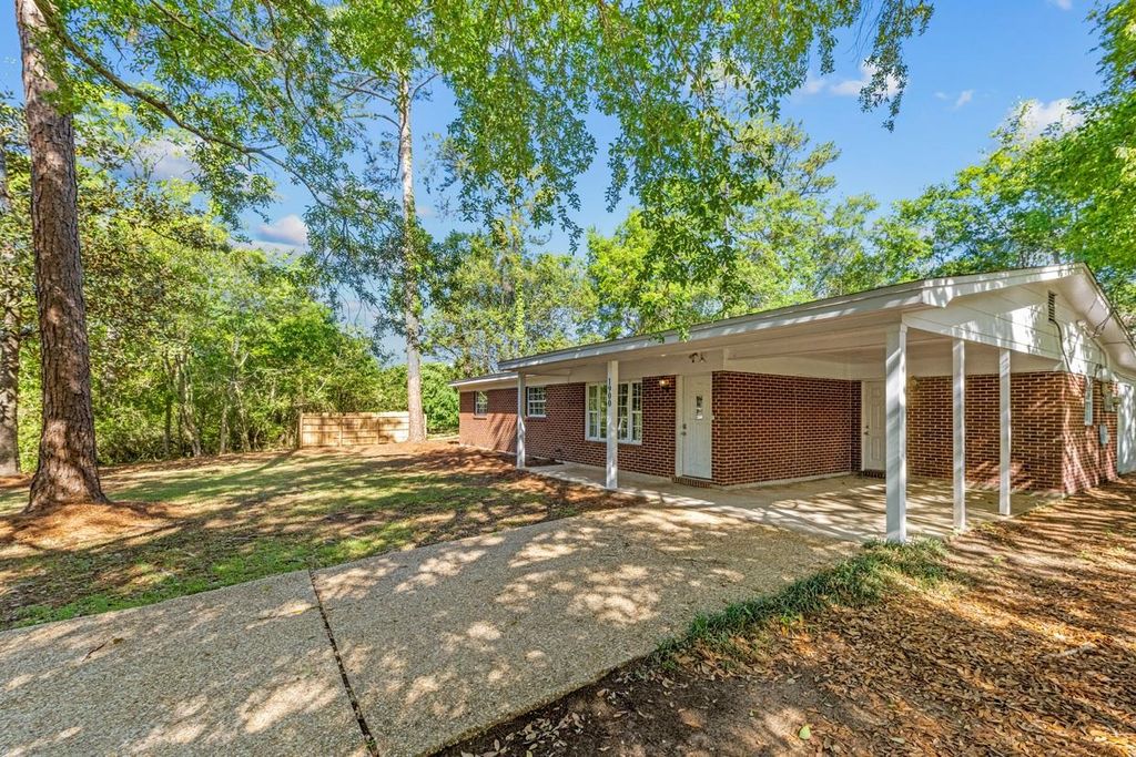 Photo of 1900 HONEYSUCKLE Drive, Tallahassee, FL 32304 (MLS # 398307)