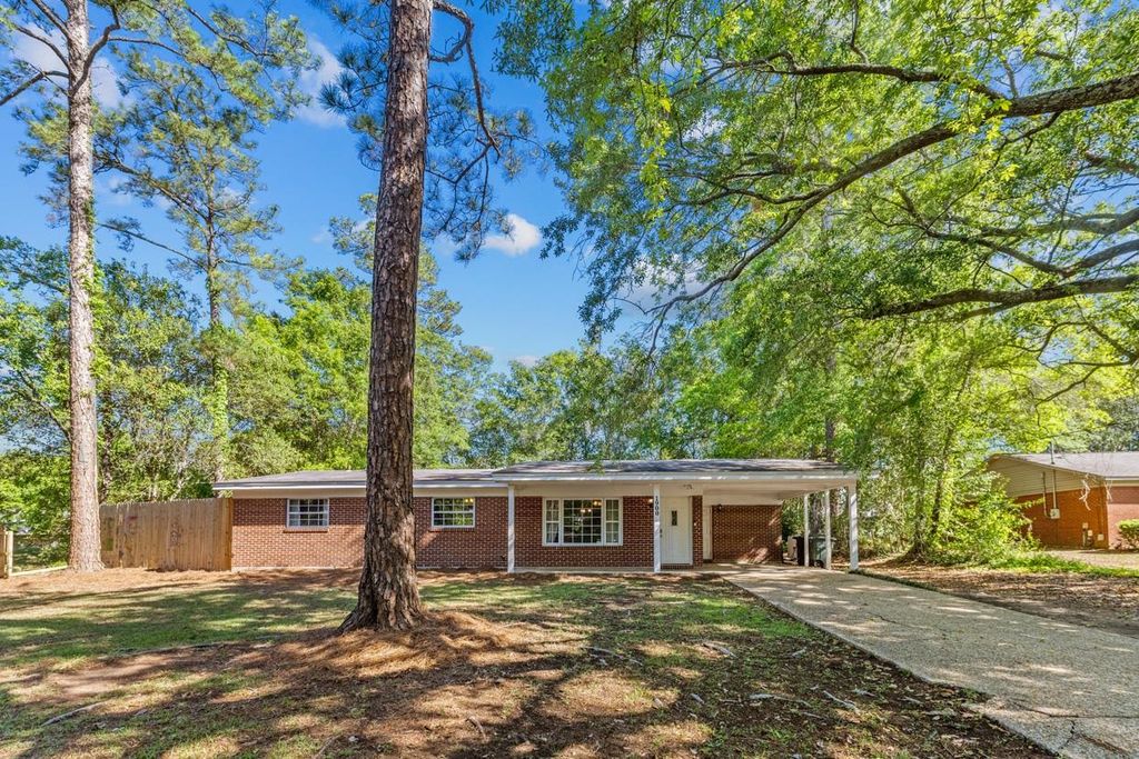 Photo of 1900 HONEYSUCKLE Drive, Tallahassee, FL 32304 (MLS # 398307)