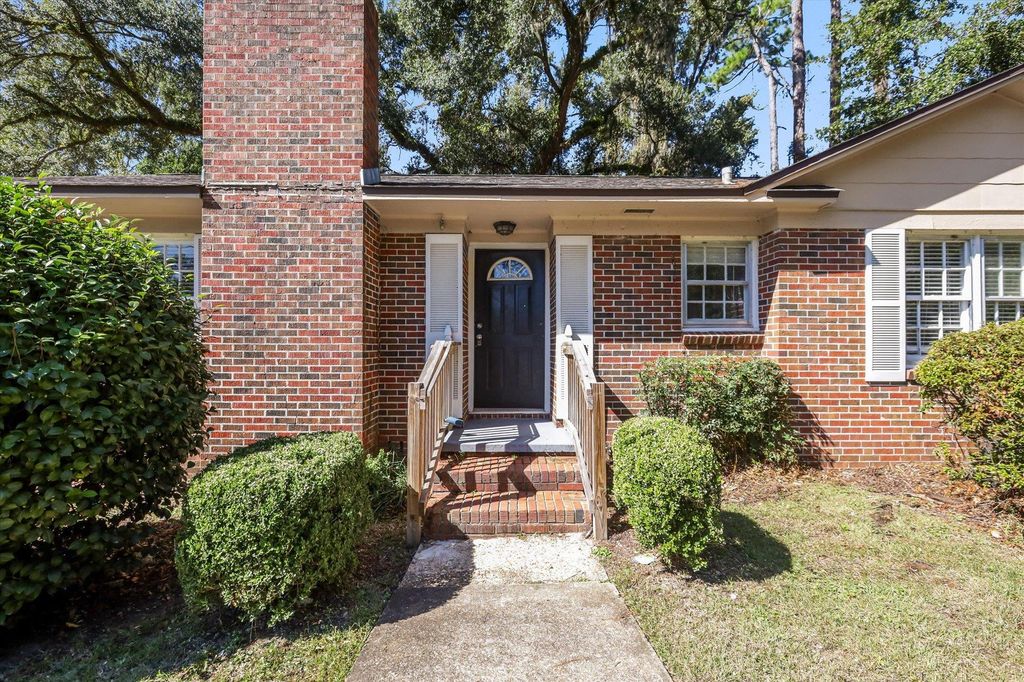 Photo of 106 Dixie Drive, Tallahassee, FL 32304 (MLS # 392609)