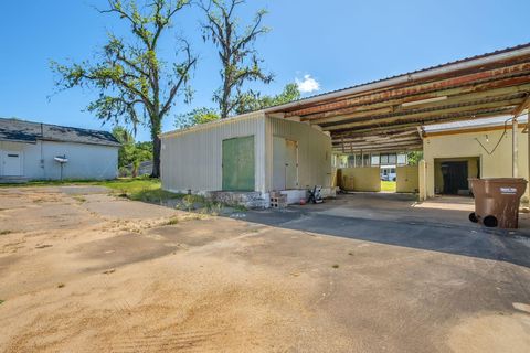 Tiny photo for 405 E JEFFERSON Street, Quincy, FL 32351 (MLS # 398999)