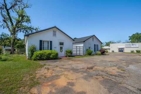 Tiny photo for 405 E JEFFERSON Street, Quincy, FL 32351 (MLS # 398999)