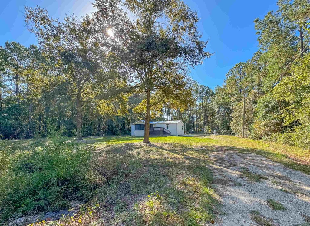 Photo of 16957 Lake Christiana Ct Ct, Tallahassee, FL 32310 (MLS # 400537)
