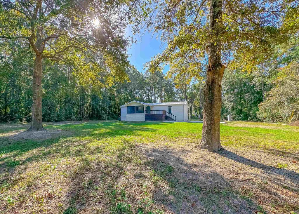 Photo of 16957 Lake Christiana Ct Ct, Tallahassee, FL 32310 (MLS # 400537)