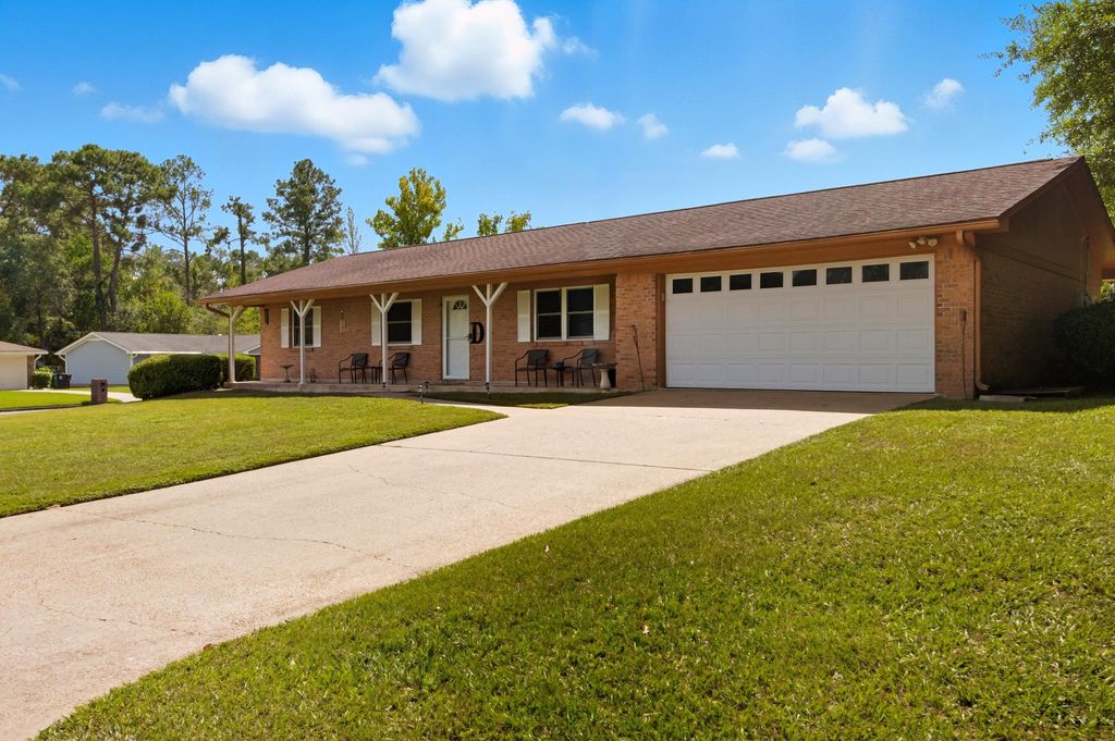 Photo of 2101 Portsmouth Circle, Tallahassee, FL 32311 (MLS # 391947)