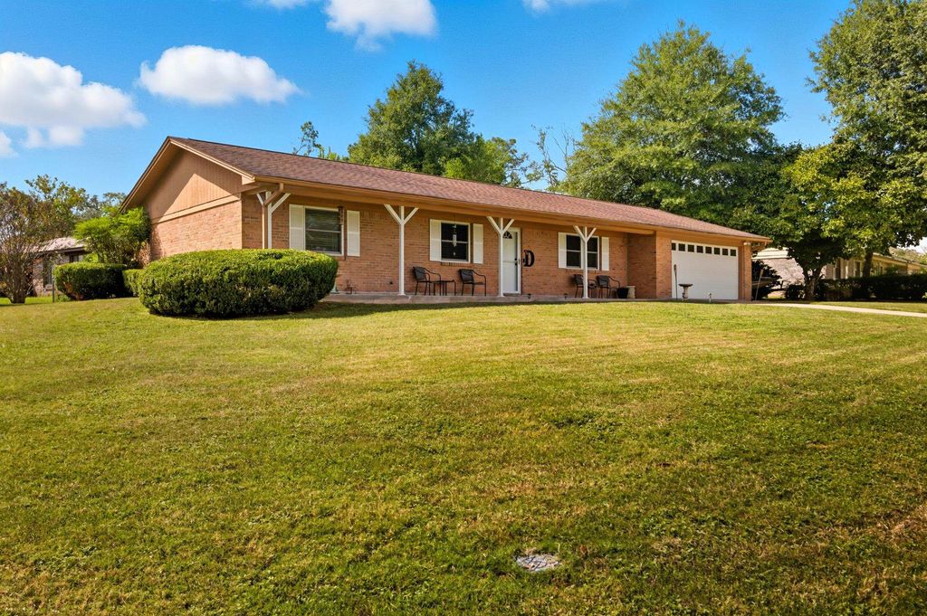 Photo of 2101 Portsmouth Circle, Tallahassee, FL 32311 (MLS # 391947)