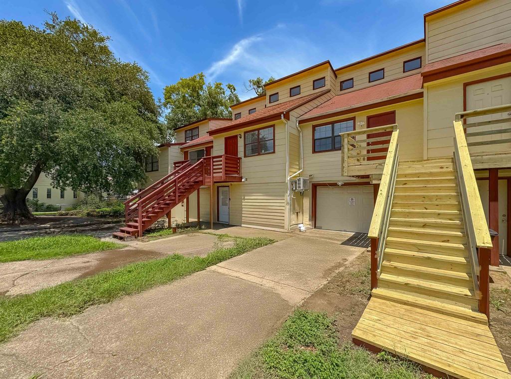Photo of 1330 Warrior Way, Tallahassee, FL 32304 (MLS # 400109)