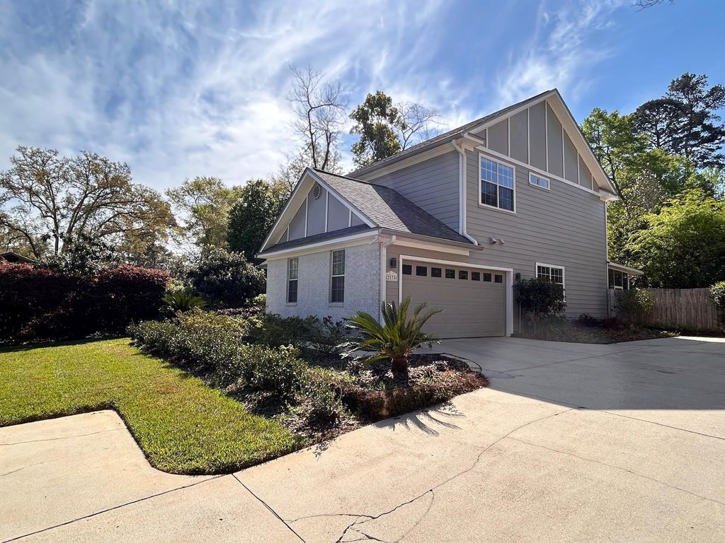Photo of 2035 Windsor Oaks Court, Tallahassee, FL 32308 (MLS # 397522)