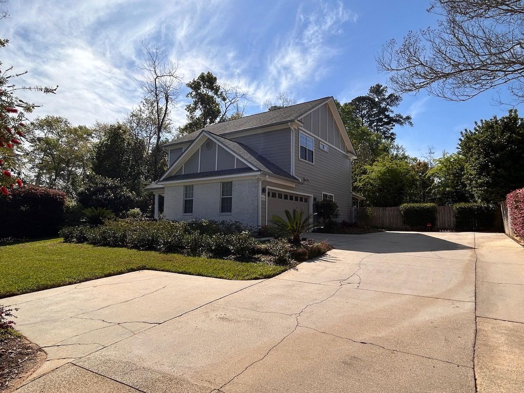 Photo of 2035 Windsor Oaks Court, Tallahassee, FL 32308 (MLS # 397522)
