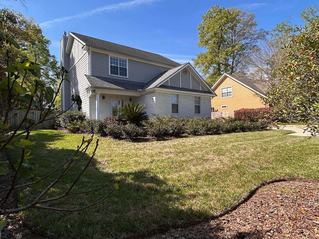 Photo of 2035 Windsor Oaks Court, Tallahassee, FL 32308 (MLS # 397522)