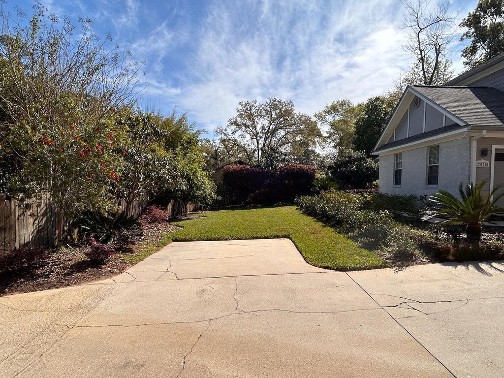 Photo of 2035 Windsor Oaks Court, Tallahassee, FL 32308 (MLS # 397522)