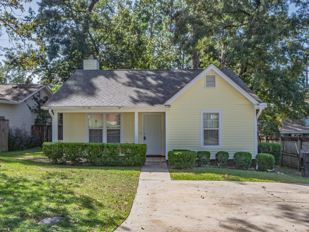Photo of 1657 Springwood Drive, Tallahassee, FL 32308 (MLS # 391964)