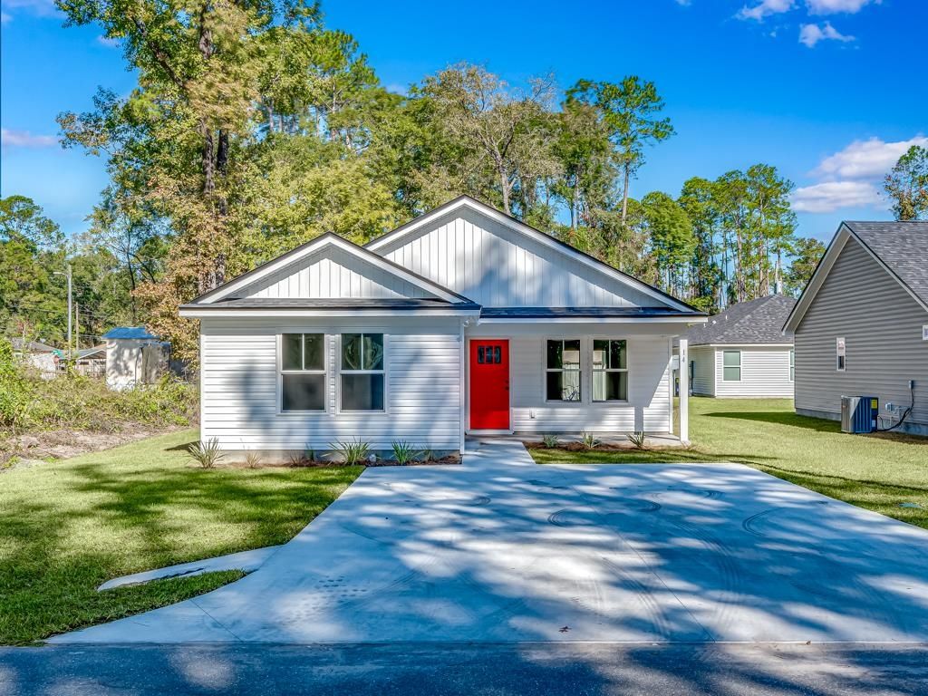 Photo of 27 Broken Bow Trail, Crawfordville, FL 32327 (MLS # 392283)