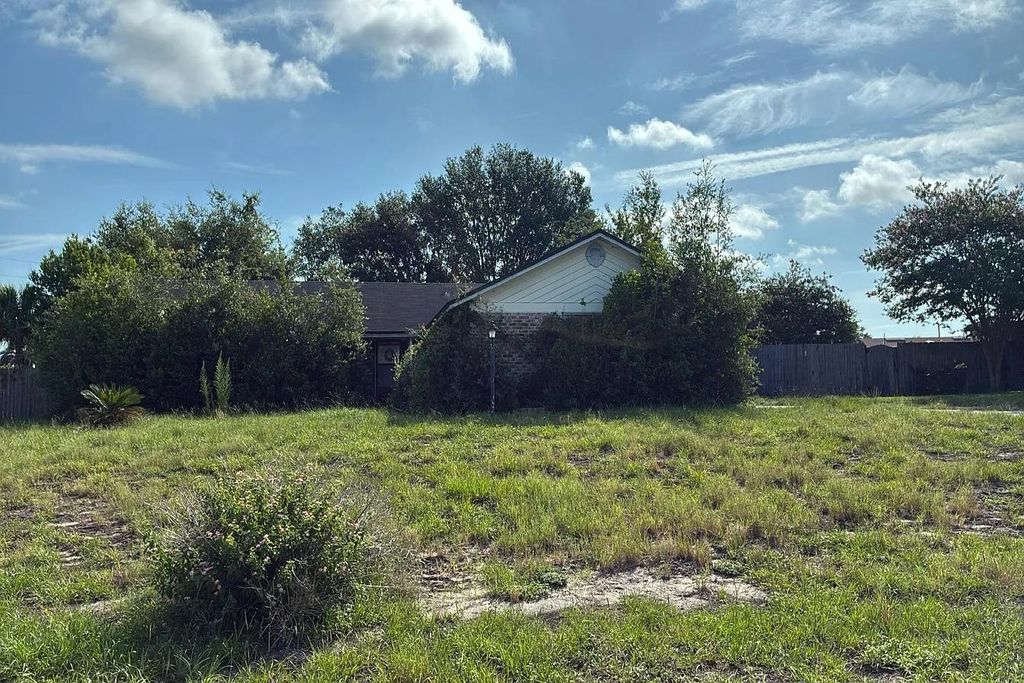 Photo of 535 Gulfstream Cir N CIR, Other Florida, FL 32073 (MLS # 402957)
