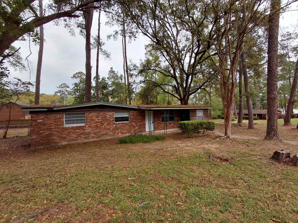 Photo of 2412 Almond Drive, Tallahassee, FL 32303 (MLS # 398036)