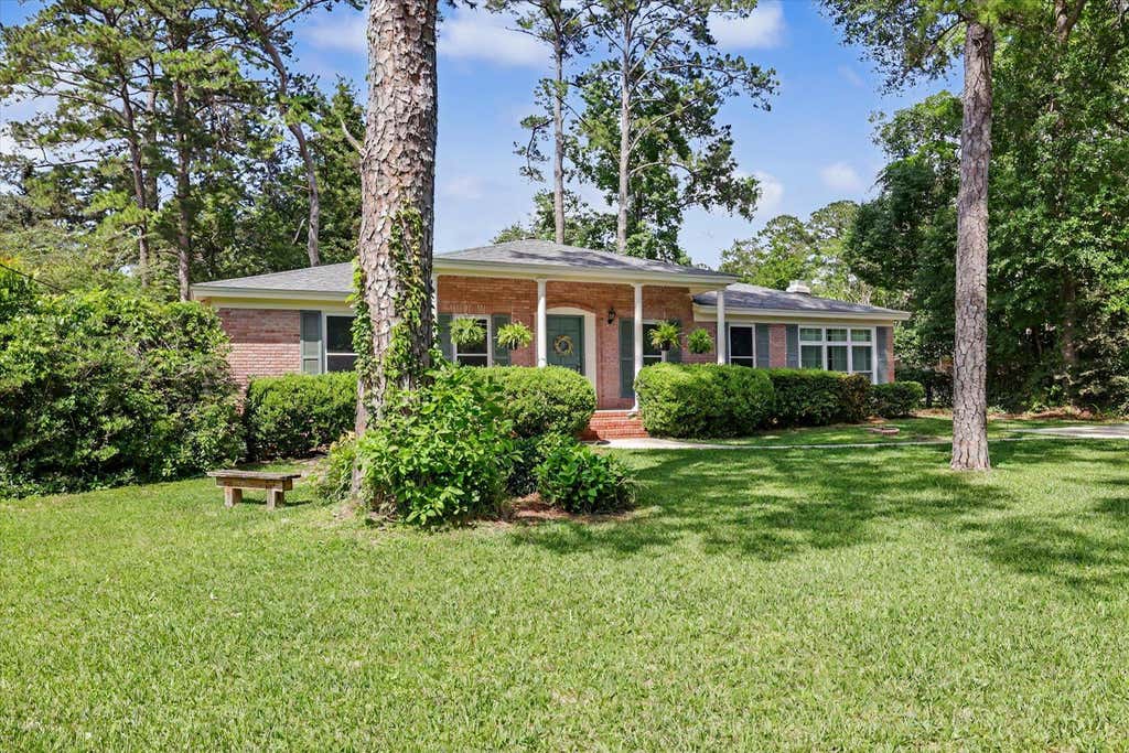Photo of 2204 Woodbine Drive, Tallahassee, FL 32309 (MLS # 402288)