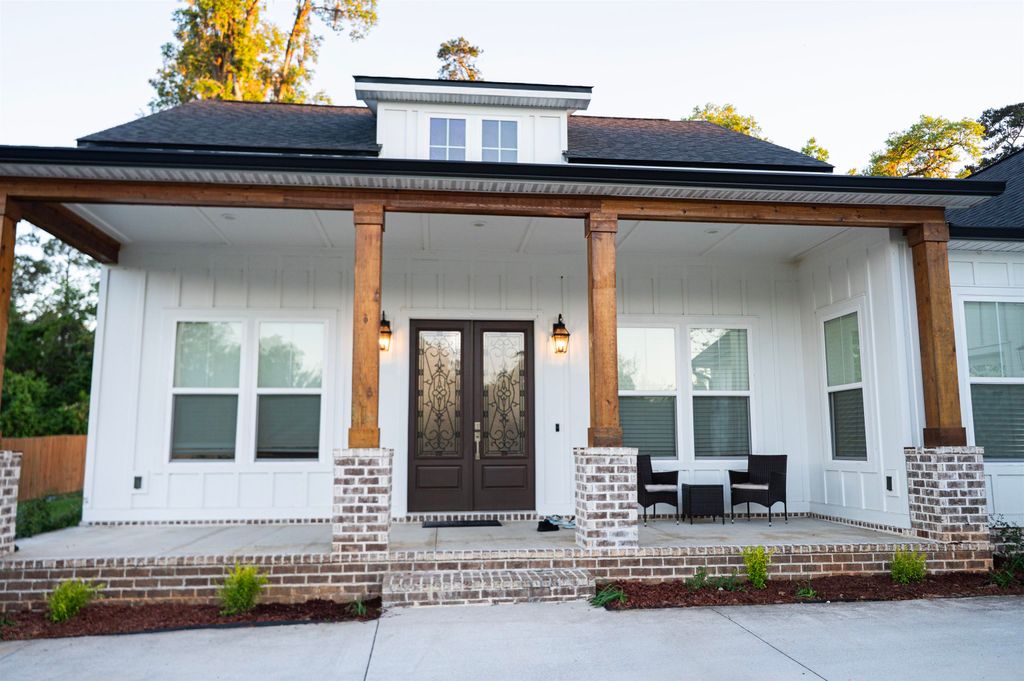 Photo of 3369 MARIANA OAKS Drive, Tallahassee, FL 32311 (MLS # 398742)