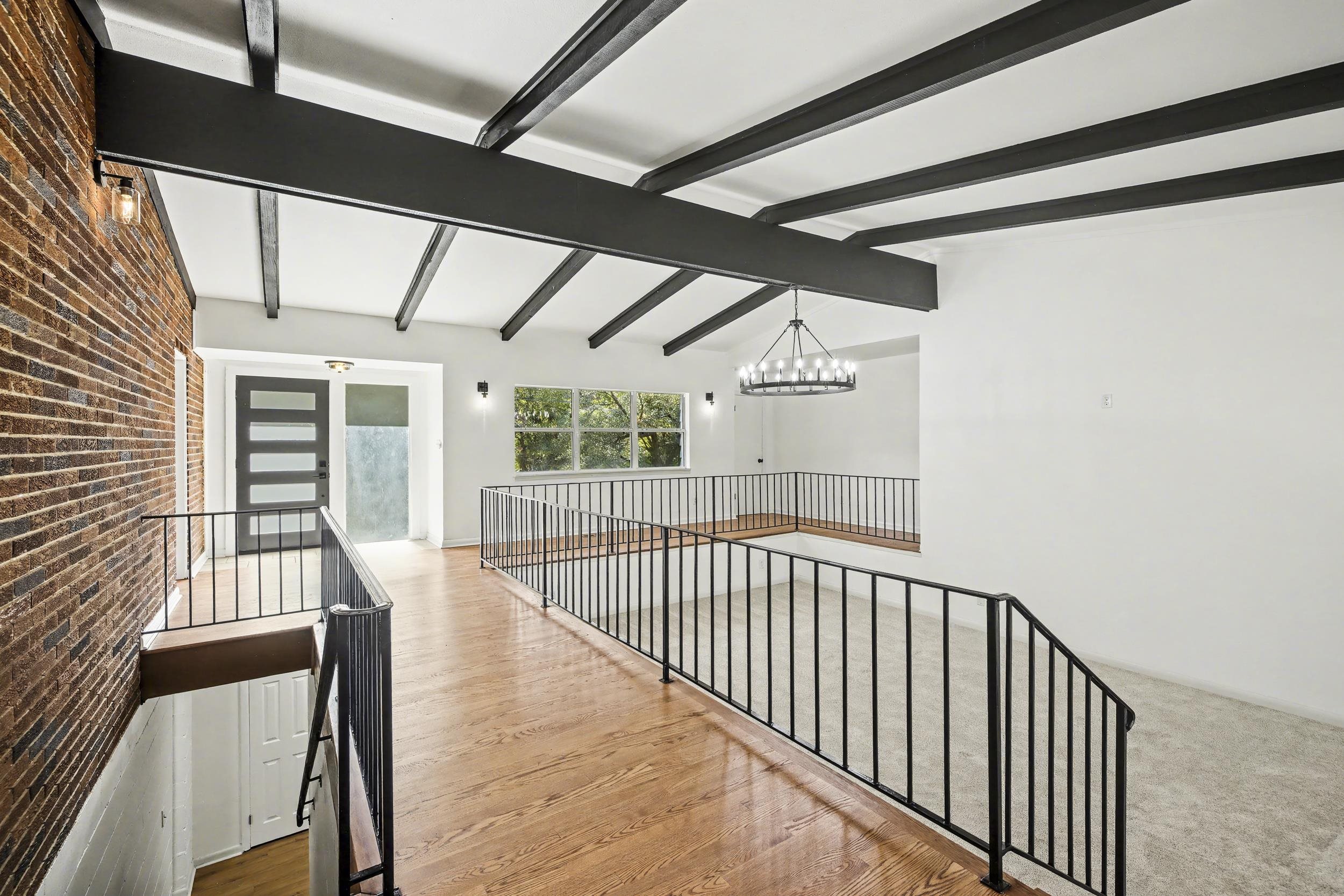 900 Oak Knoll Avenue