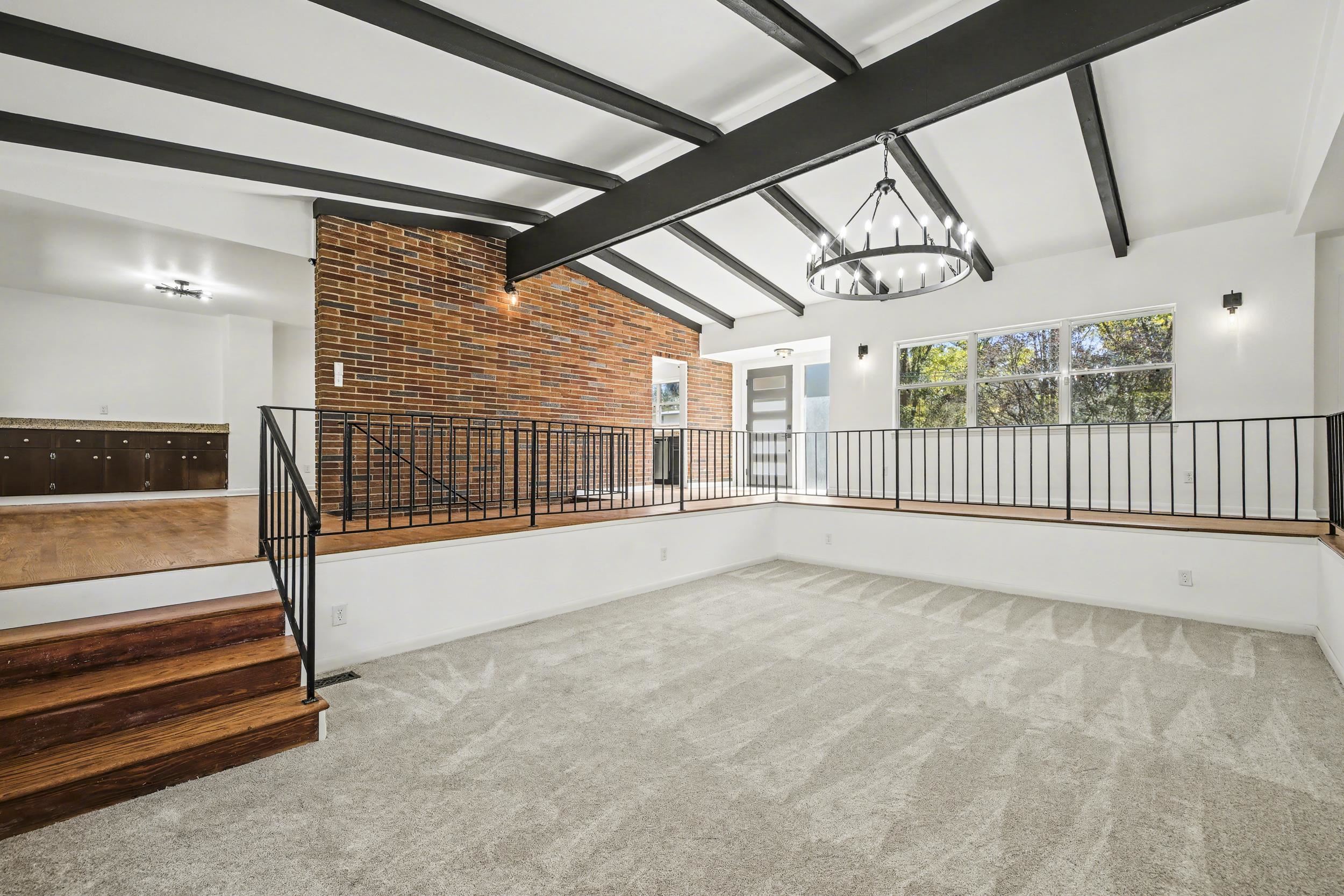 900 Oak Knoll Avenue