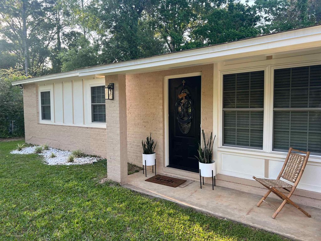 Photo of 720 Kendall Drive, Tallahassee, FL 32301 (MLS # 398932)