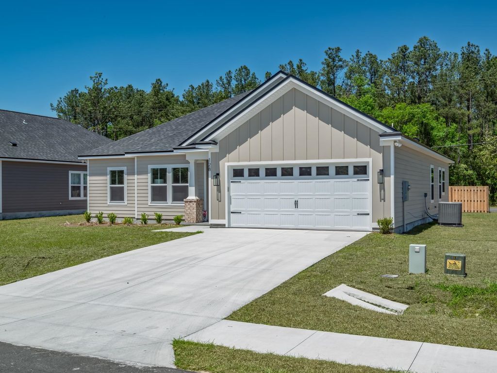 Photo of 128 Divine Loop, Crawfordville, FL 32327 (MLS # 400227)