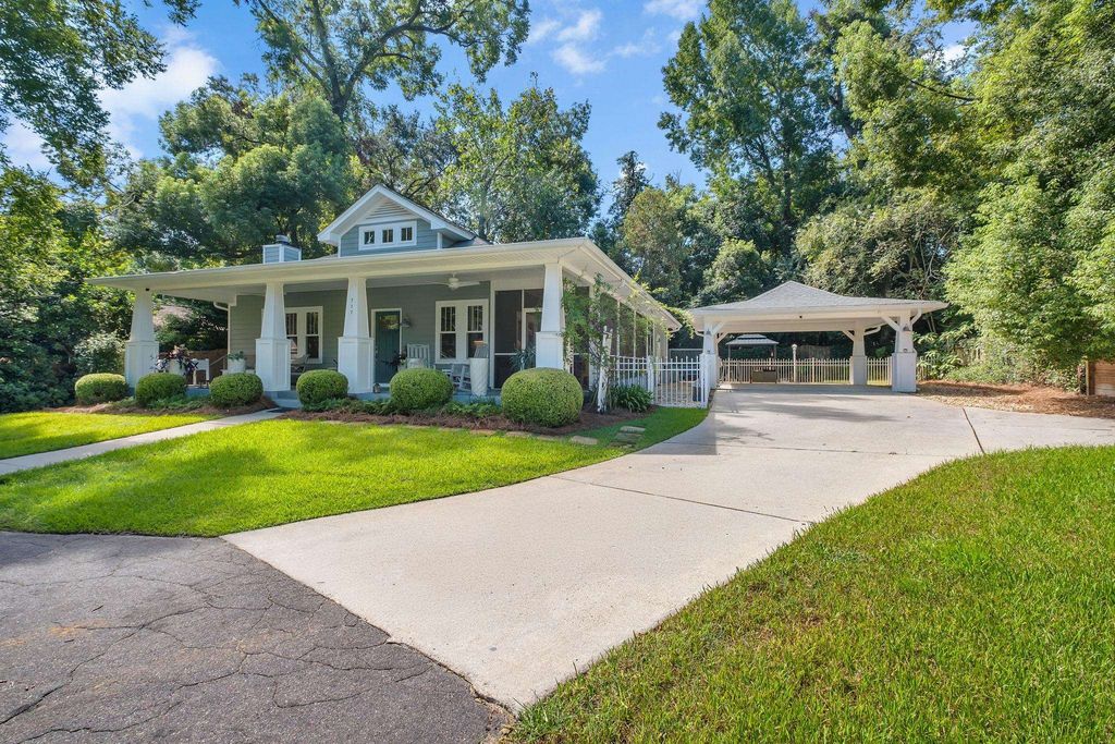 Photo of 717 Hunter Street, Tallahassee, FL 32303 (MLS # 395911)