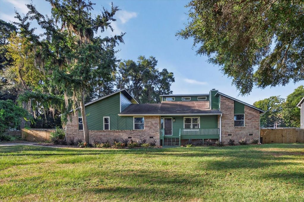 Photo of 3423 Rustlewood Lane, Tallahassee, FL 32312 (MLS # 391268)