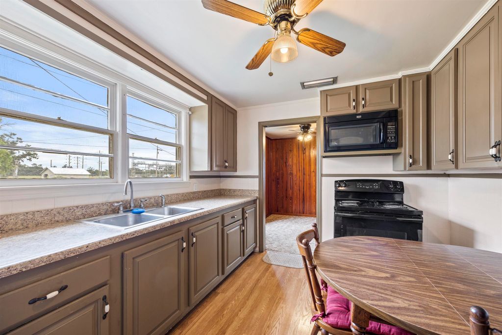 Photo of 629 NE Yellow Pine Avenue, Madison, FL 32340 (MLS # 391669)