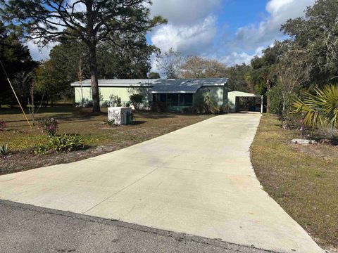 A home in Carrabelle