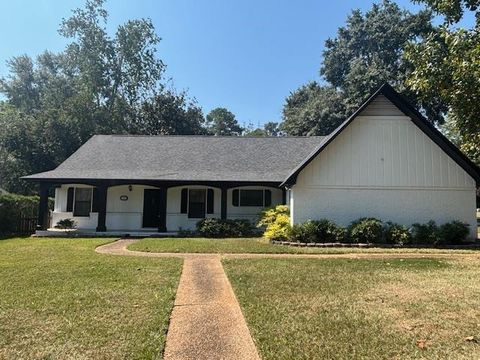 Tiny photo for 2300 Aster Way, Tallahassee, FL 32308 (MLS # 387193)