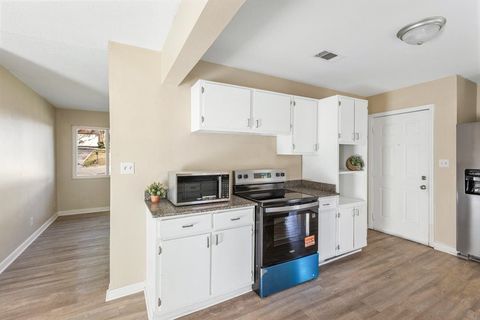Tiny photo for 210 SATSUMA St, Tallahassee, FL 32301 (MLS # 399556)
